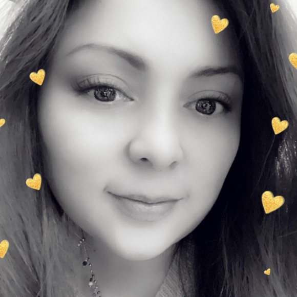 Meet your Posher, Monica - Picture 2 of 3